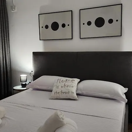 The Snug Retreat - Apartment Tirana