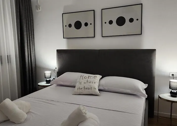 The Snug Retreat - Apartamento Tirana